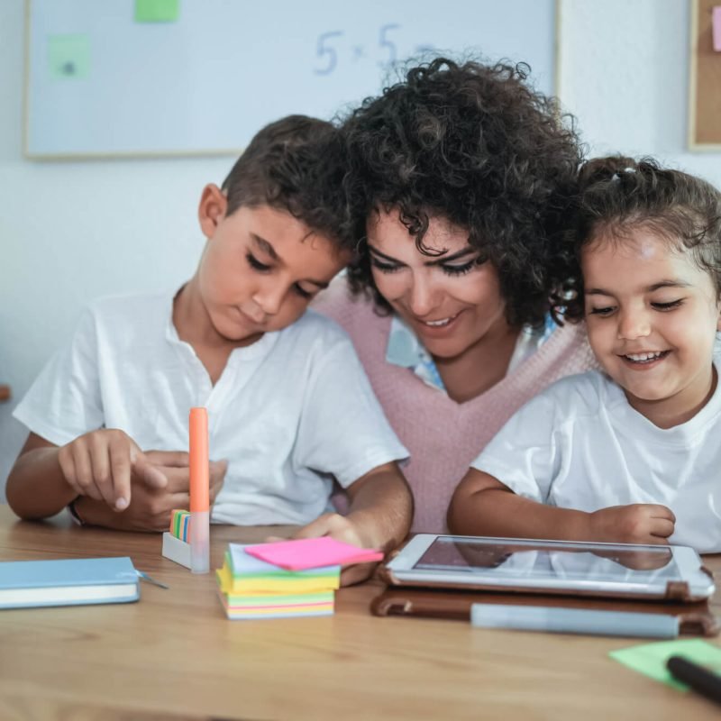 teacher-using-tablet-with-children-in-kindergarten-school-focus-on-girl-face.jpg teacher-using-tablet-with-children-in-kindergarten-school-focus-on-girl-face.jpg